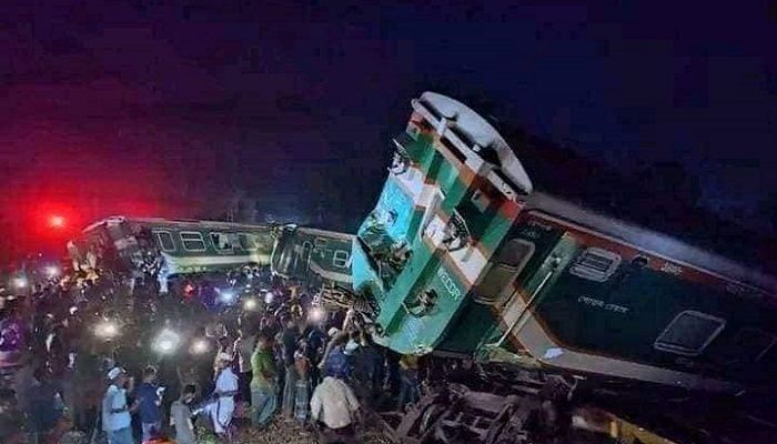 সোনার বাংলা এক্সপ্রেস দুর্ঘটনায় রেলের ৪ কর্মী বরখাস্ত 