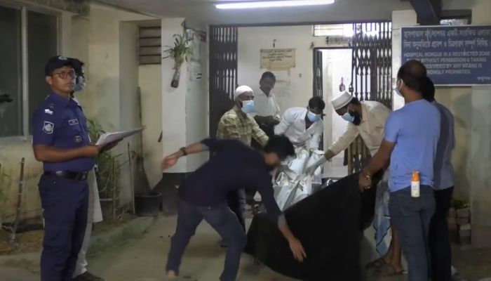 কক্সবাজারে নিহত ১০ জেলের মধ্যে ৬ জনের মরদেহ হস্তান্তর 