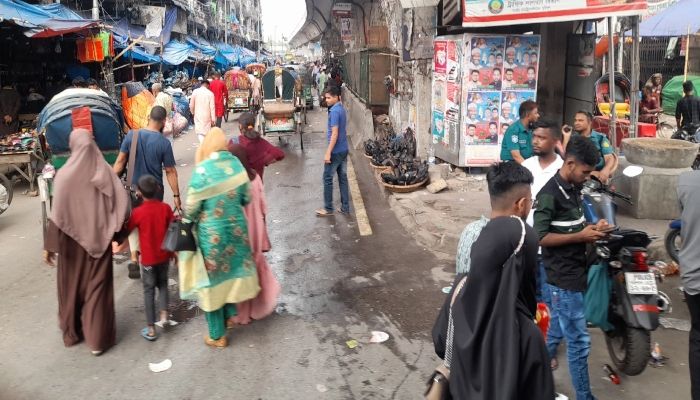 আজও রাজধানী ছাড়ছে মানুষ