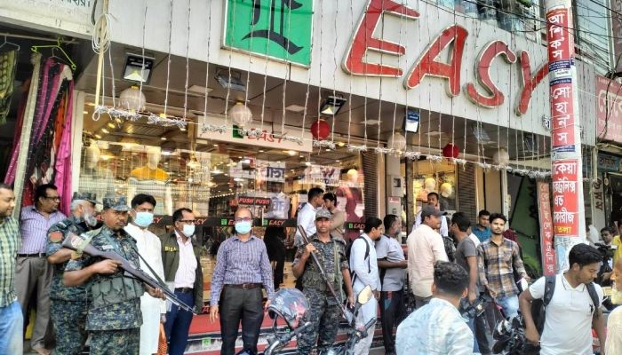 ফ্যাশন হাউস ইজিকে অর্ধ লাখ টাকা জরিমানা