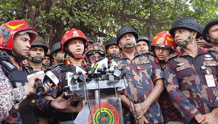 ‘নিউমার্কেটের আগুন পুরোপুরি নেভাতে আরও সময় লাগবে’