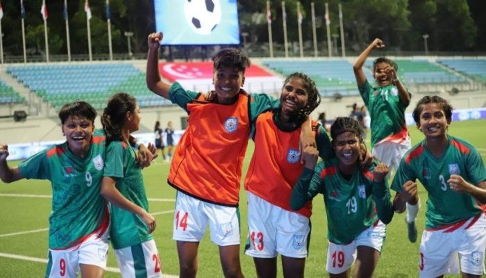 সুরভীর জোড়া গোলে উড়ে গেলো সিঙ্গাপুর