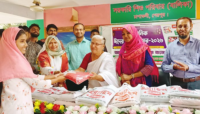 শেরপুরে হাসির বিনিময়ে ঈদ উপহার পেলেন এতিম শিশুরা