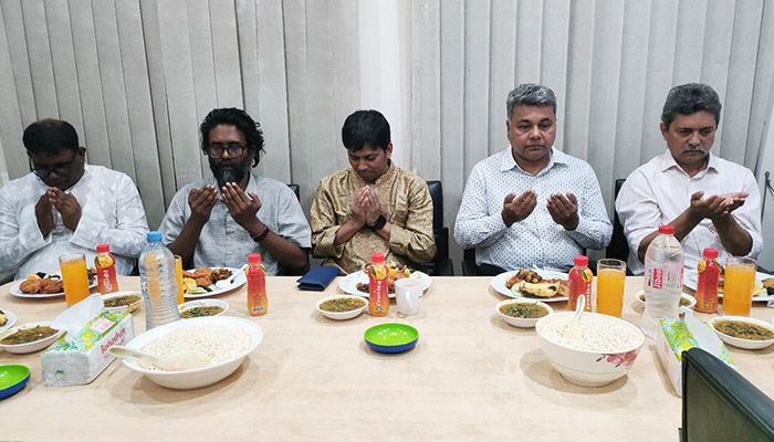সাম্প্রতিক দেশকালের ইফতার মাহফিল অনুষ্ঠিত