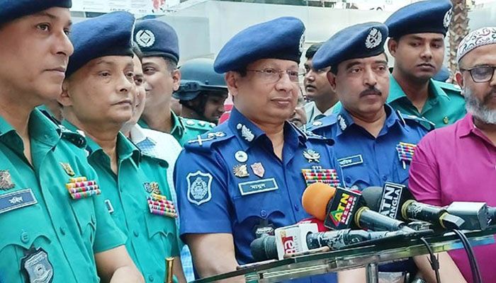 নগদ টাকা-স্বর্ণালংকার নিয়ে সতর্ক করলেন আইজিপি