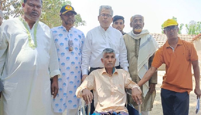 দৃষ্টি প্রতিবন্ধী আকমলের পাশে জাহেদী ফাউন্ডেশন
