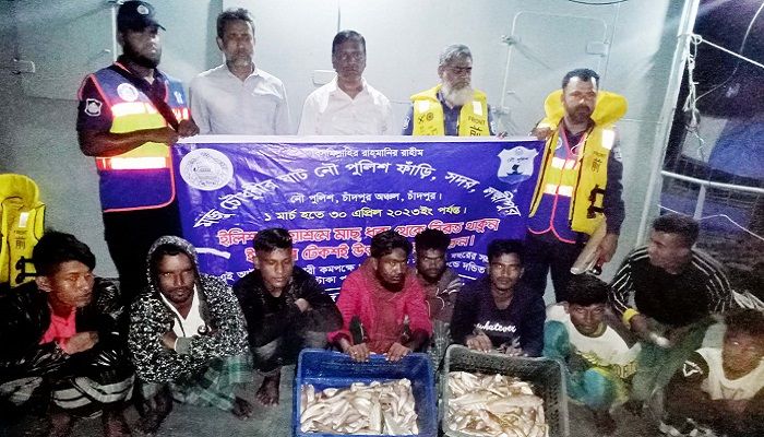 মেঘনায় জাটকা ও জালসহ ১৩ জেলে আটক