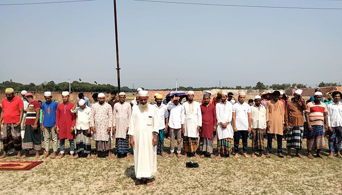 ঝিনাইদহে বৃষ্টির জন্য বিশেষ নামাজ আদায়