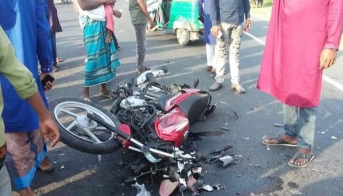 ঈদের দিনে সড়কে প্রাণ গেলো ১২ জনের