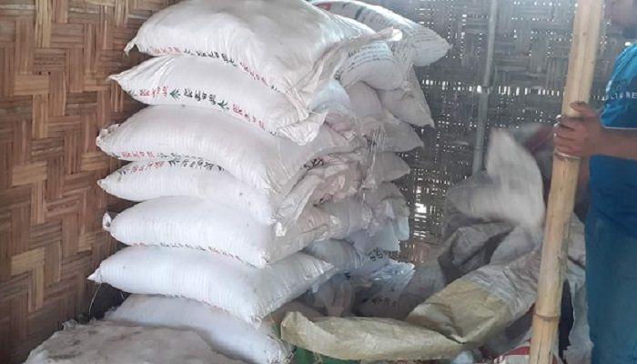 পঞ্চগড়ে অবৈধভাবে মজুদ রাখা ২৬৩ বস্তা সার জব্দ