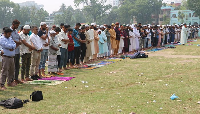 বৃষ্টির জন্য পাবনায় সালাতুল ইসতিসকার নামাজ আদায়