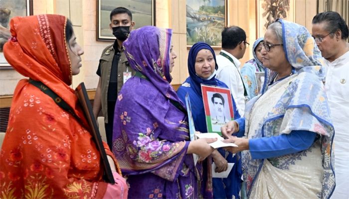 যারা অগ্নিসন্ত্রাস করছে তাদের বিচার হবে: প্রধানমন্ত্রী