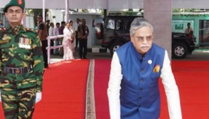 জাতির পিতার সমাধিতে রাষ্ট্রপতির শ্রদ্ধা নিবেদন