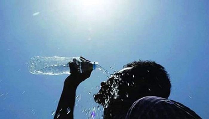 তীব্র তাপপ্রবাহে পুড়ছে রাজশাহী