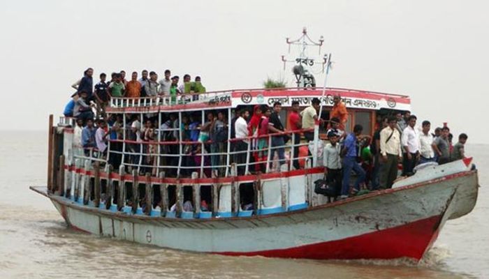 প্রায় ১৫ ঘণ্টা বন্ধ থাকার পর লঞ্চ চলাচল শুরু। ফাইল ছবি 