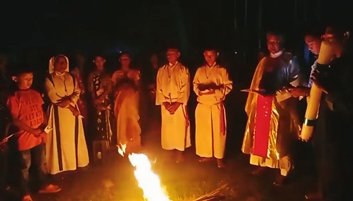 শেরপুরে ইস্টার সানডে উপলক্ষে আগুন ও জল আর্শিবাদ