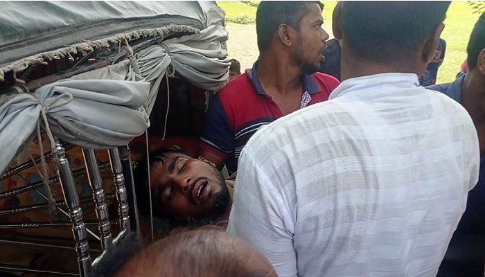 চৌহালীতে চাঁদা না পেয়ে চালককে মারধর