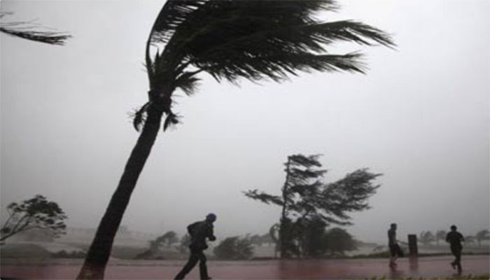 দশ জেলায় ৮০ কিলোমিটার বেগে ঝড়ের পূর্বাভাস