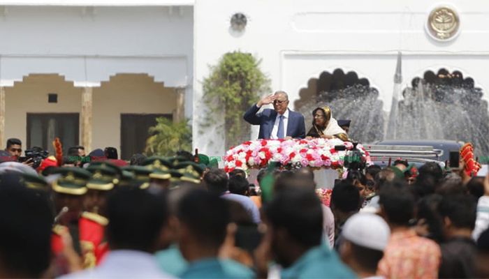 ৫২ বছরে এই প্রথম কোন রাষ্ট্রপতিকে আনুষ্ঠানিক বিদায় জানালো বঙ্গভবন