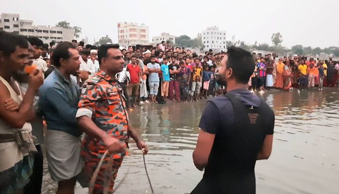 ঘুরতে গিয়ে নদে ভেসে উঠল মরদেহ 