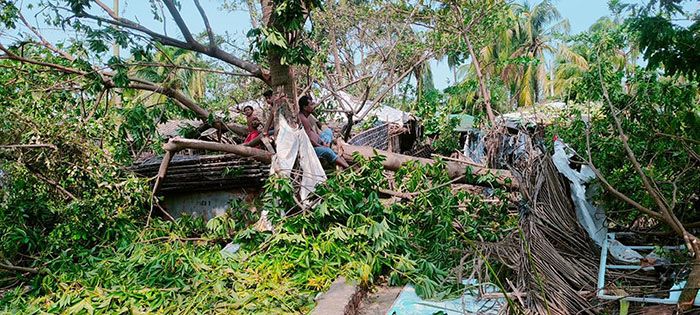 সেন্টমার্টিনে মোখার তাণ্ডবের চিহ্ন