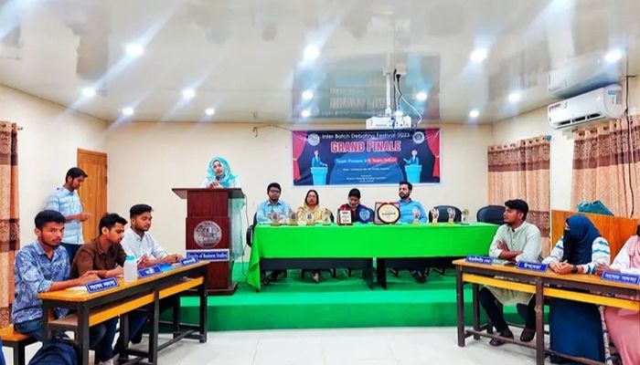 কুবির এফবিডিএ আয়োজিত বিতর্ক প্রতিযোগিতায় চ্যাম্পিয়ন পাইওনিয়ার 