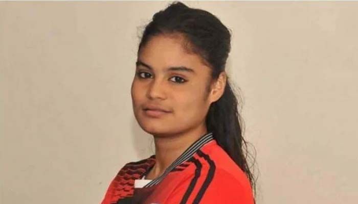 এবার বাফুফের ক্যাম্প ছাড়লেন সাফজয়ী তারকা আঁখি
