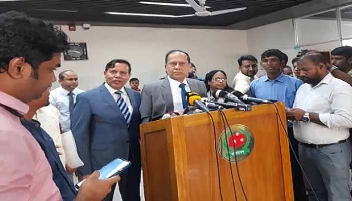 আচরণবিধি লঙ্ঘন: আজমত উল্লার ব্যাখ্যায় ‘সন্তুষ্ট’ ইসি