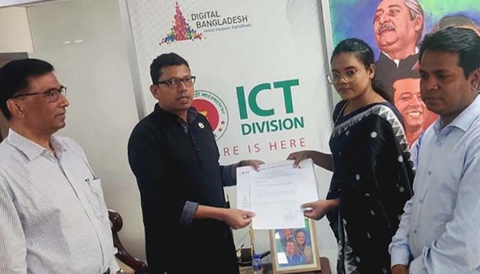 শিক্ষাসনদ পোড়ানো সেই মুক্তাকে চাকরি দিলেন পলক