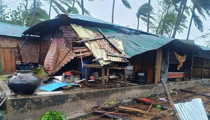 কক্সবাজারে মোখার তাণ্ডবে ২ হাজার স্থাপনা বিধ্বস্ত