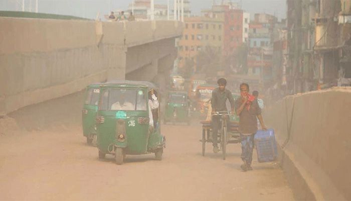 ফের বায়ুদূষণে শীর্ষে ঢাকা