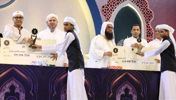 সেরা হাফেজ জাকারিয়া পেল ১০ লাখ টাকা পুরস্কার