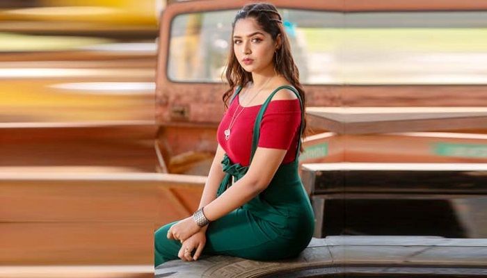 নেতিবাচক মন্তব্য নিয়ে নিজের অনুভূতি প্রকাশ করলেন হিমি