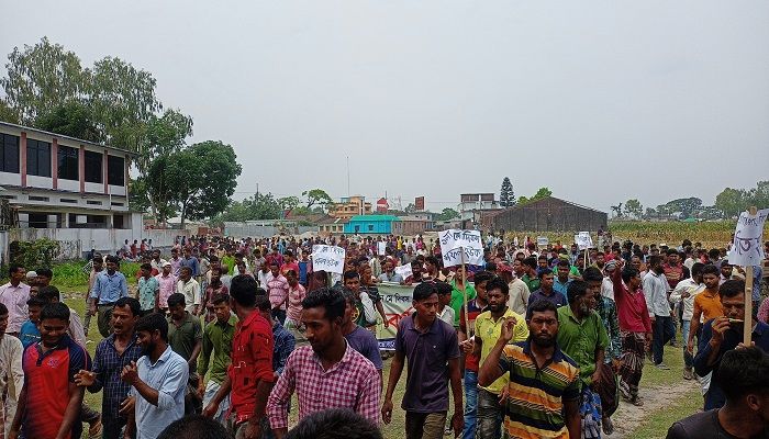 বুড়িমারী স্থলবন্দরে শ্রমিকদের বিক্ষোভ সমাবেশ