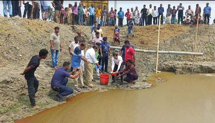 লালমনিরহাট ডিসি পার্কে বৃক্ষরোপন ও পোনামাছ অবমুক্তকরণ