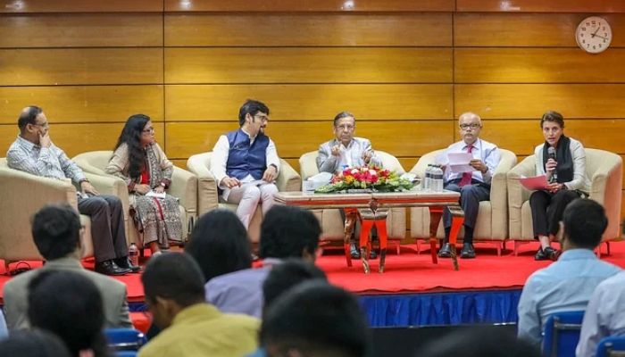 ব্র্যাক বিশ্ববিদ্যালয়ে ‘বাংলাদেশে ডিজিটাল আইন ও মত প্রকাশের স্বাধীনতা’ শীর্ষক আলোচনা সভা। ছবি: সংগৃহীত