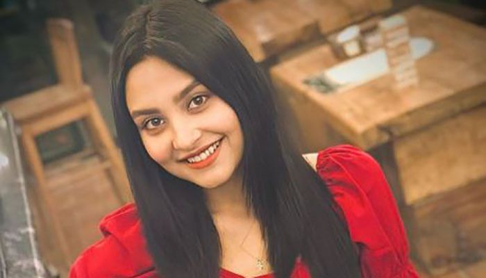 ‘লাভ সেমিস্টার’ দিয়ে আলোচনায় নিহা