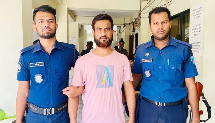 রোগীর ছদ্মবেশে ভুয়া চিকিৎসককে ধরলেন ইউএনও