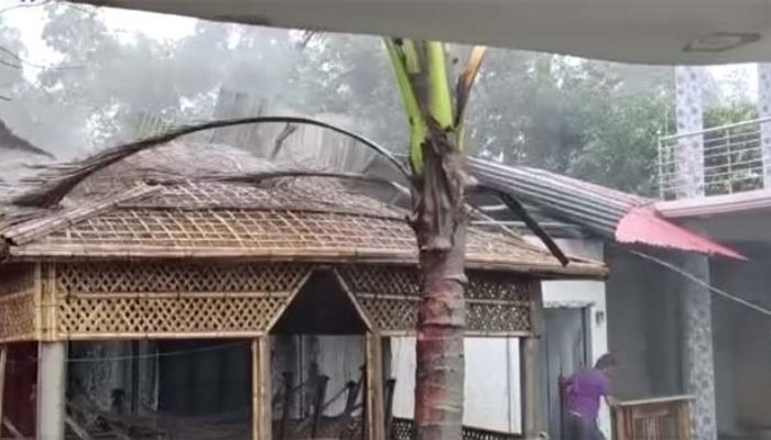 সেন্টমার্টিনে ১৪৭ কিলোমিটার বেগে বাতাস