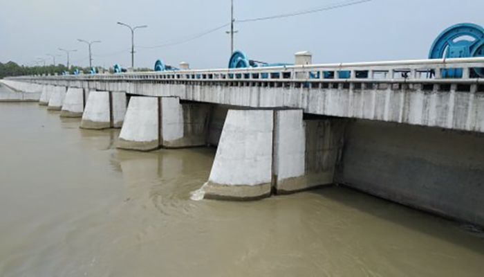 তিস্তার পানি বাড়ায় খুলে দেয়া হয়েছে ব্যারেজের ৪৪ গেট