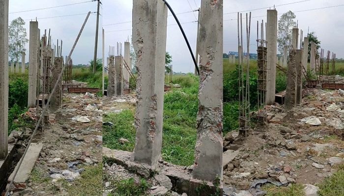 জবির নতুন ক্যাম্পাসে নির্মাণাধীন সীমানাপ্রাচীর ভাঙচুর