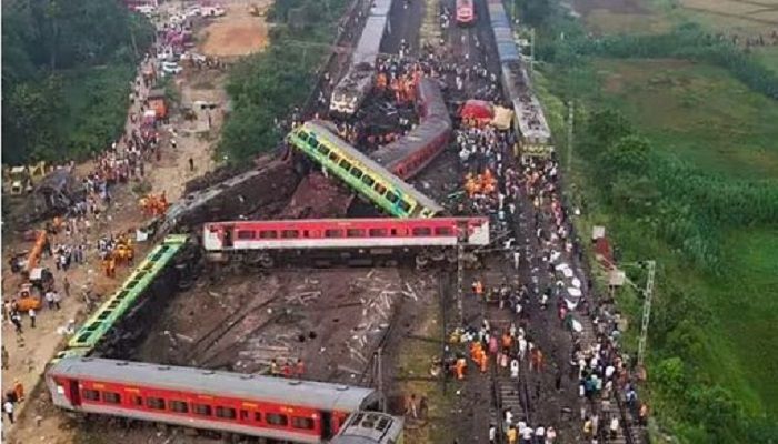 লুপ লাইনে ঢুকে গিয়েই দুর্ঘটনা ঘটালো করমণ্ডল এক্সপ্রেস
