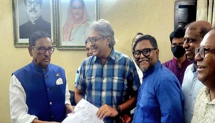ঢাকা-১৭ আসনে আওয়ামী লীগের মনোনয়নপত্র গ্রহণ করলেন আরাফাত