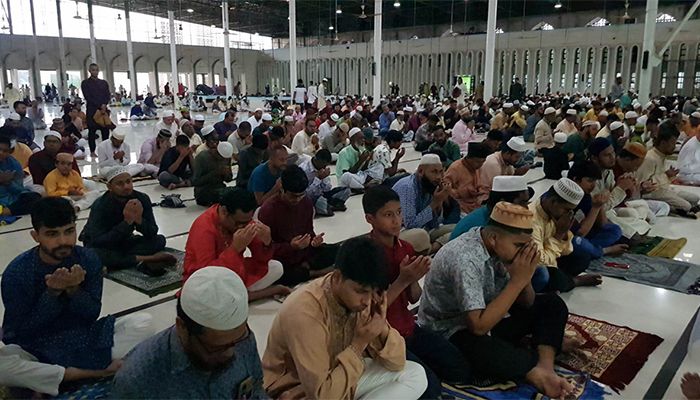 বায়তুল মোকাররমে ঈদের প্রথম জামাত অনুষ্ঠিত