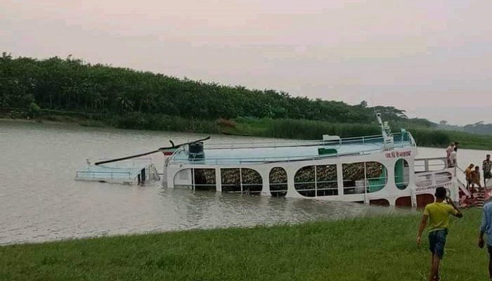 ঝড়ে বিধ্বস্ত বরিশাল, প্রাণ গেলো ঘুমন্ত ব্যক্তির
