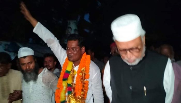 নৌকাকে ১২৭ ভোটে হারিয়ে গামছার জয়