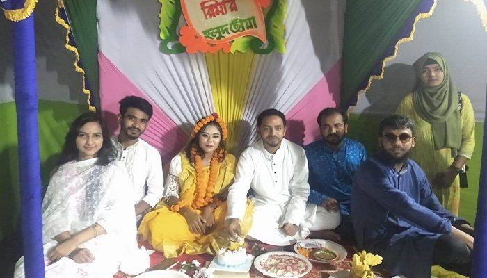 বিশ্ববিদ্যালয়ে হলুদ সন্ধ্যা, উচ্ছ্বসিত সহপাঠীরা