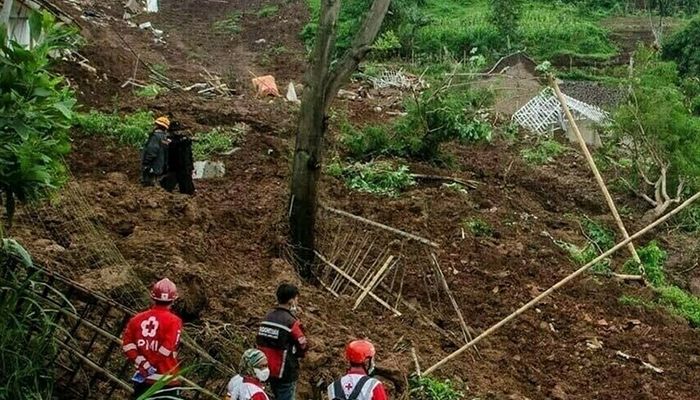 চীনে ভূমিধসে নিহত ১৯
