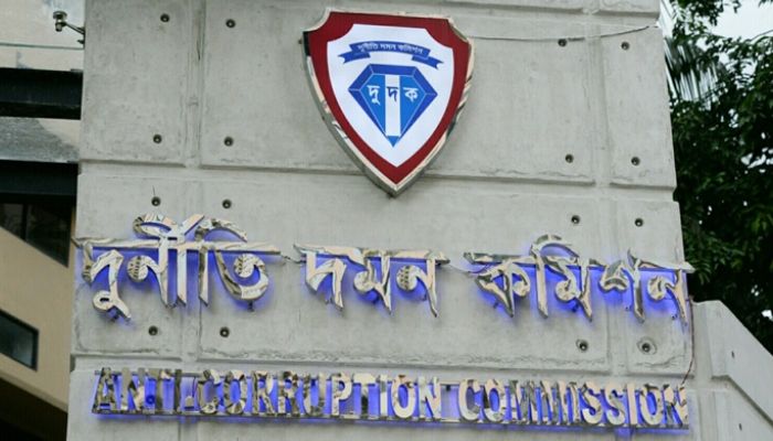 স্বাস্থ্য অধিদপ্তরের সাবেক পরিচালকসহ ৪ জনের বিরুদ্ধে মামলা