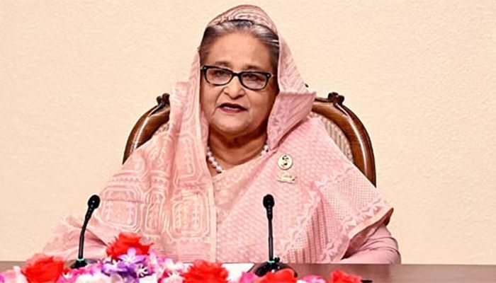 প্রধানমন্ত্রীর সংবাদ সম্মেলন চলছে